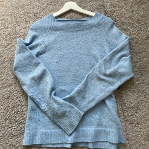 Ljusblå stickad tröja - jätte snygg ljusblåa tröja från vero moda!🩵 säljer för att jag inte använder den längre 🩵🩵🙏🏻