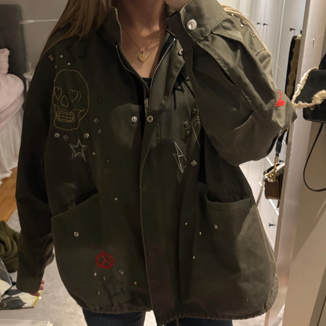  jacka med nitar och tryck - 1