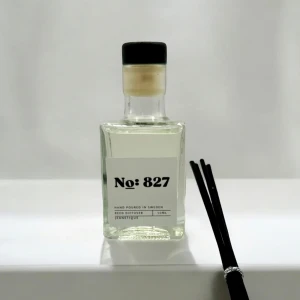 Doftpinnar inspired av Tobacco Vanilla - påminner om den ikoniska Tobak & Vanilj-doften och kombinerar en perfekt balans mellan värme och sofistikering. 