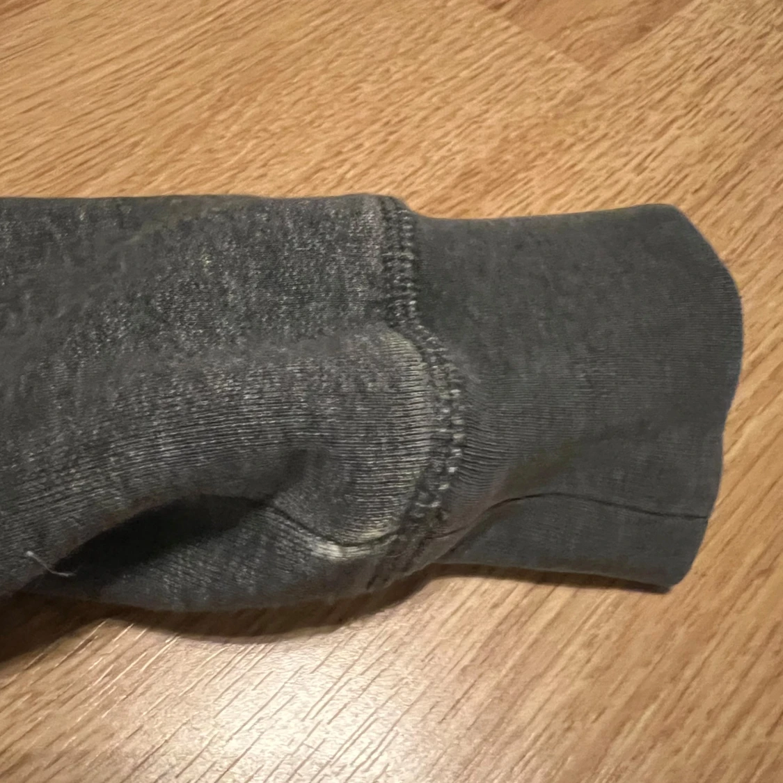 Grå hoodie från GANT - 1