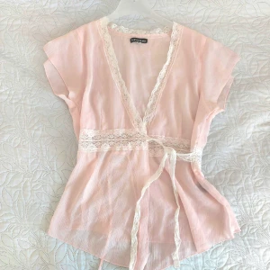 Söt rosa omlott topp med spets - Söt vintage topp, storlek 38