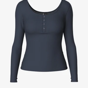 Mörkblå ribbad topp med knappar - Långärmad tröja med knappar, säljer pga den inte kommer till användning och den är för stor. 