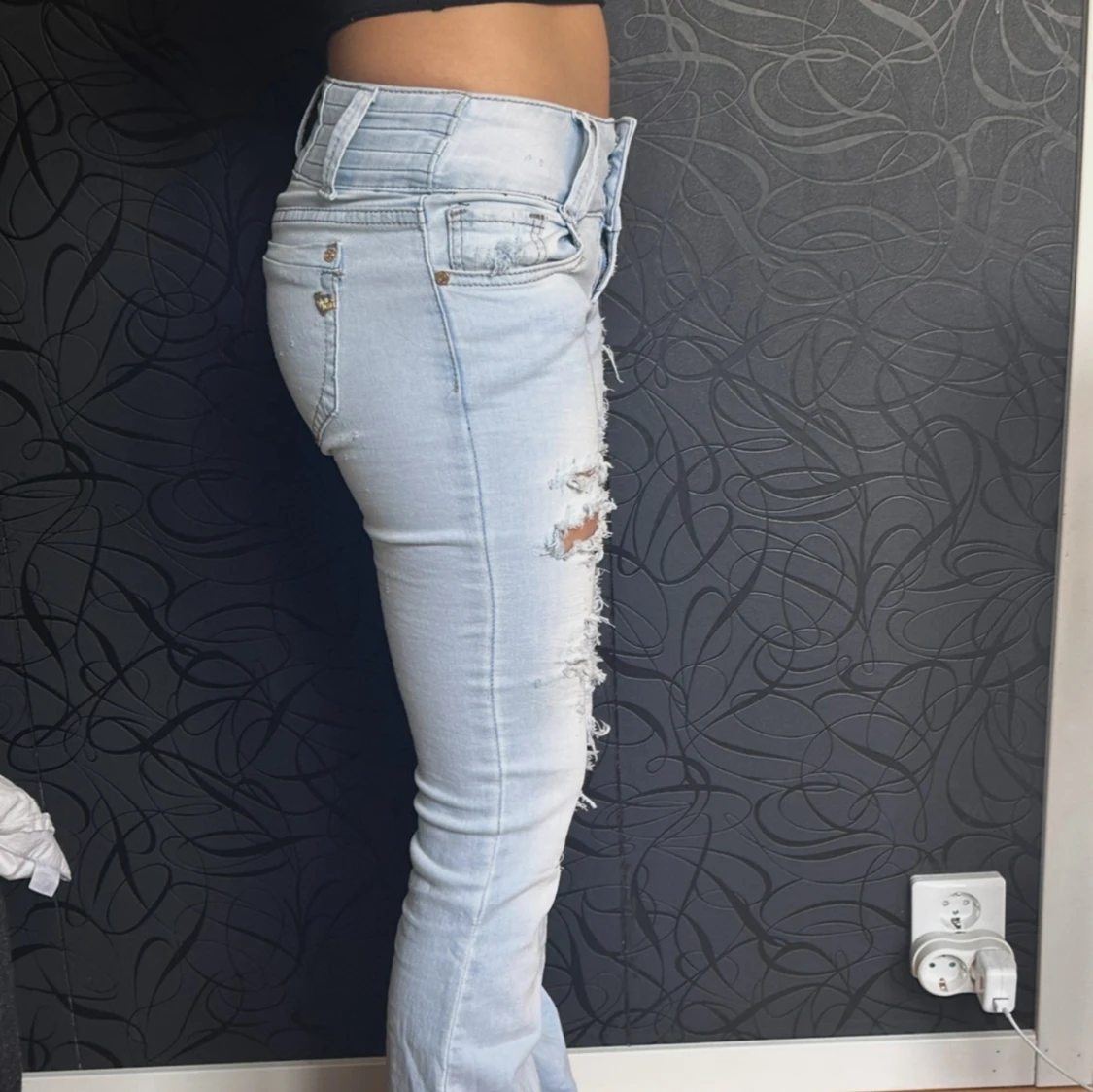 Ljusa slitna jeans - 2