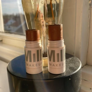 milk bronzer - 2 Mill bronzers i färgen baked ena är typ full andra e lite lite mindre i (80kr för båda två tillsammans)🫶🏼