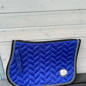 Schabrak  - Säljer detta jätte fina schabrak som aldrig är använd utan bara testas då den inte passade i storleken💗