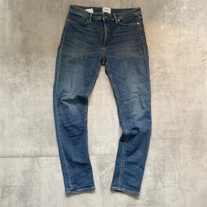 Dondup jeans  - Jag Säljer en fet jeans från Dondup| skicket på jeansen är bra 8/10 | storlek 29 | ny pris 3000: mitt pris är 550 | skriv vid frågor och funderingar     