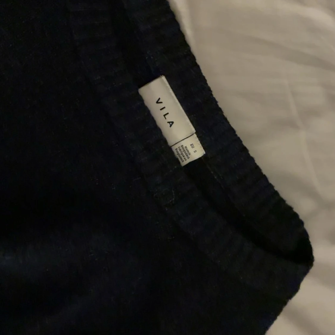 Mörkblå stickad tröja  - 1