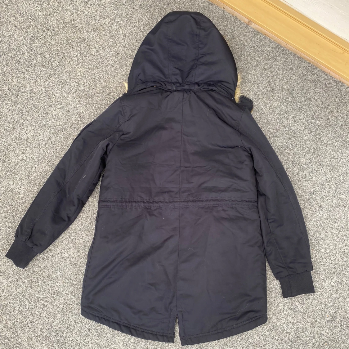 Marinblå jacka med fuskpäls - 3