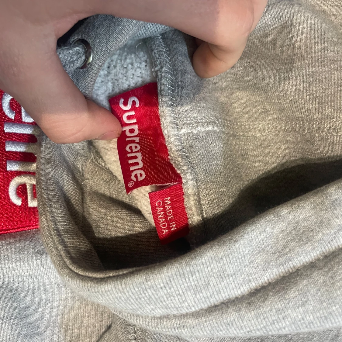 Grå Supreme hoodie med röd boxlogo - 3