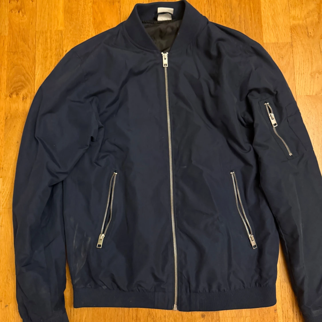 Mörkblå bomberjacka från Jack & Jones