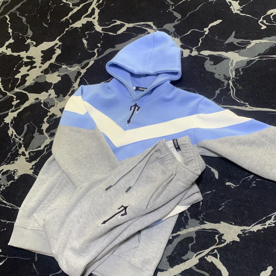 Blå och grå hoodie från Trapstar - 3