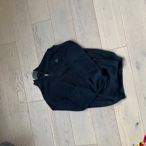 Gant tröja - En sjysst tröja från gant som passar parfekt till en middag med familjen eller kanske en kväll ute👍 