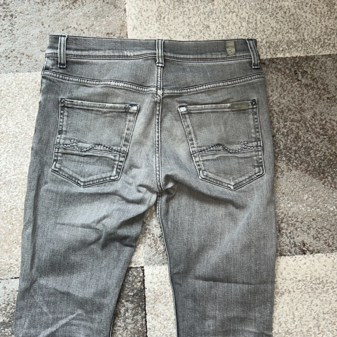 Grå  slim fit/ regular  jeans från 7 For All Mankind - 3