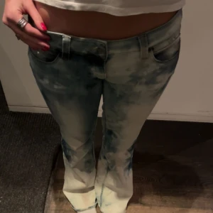 Mönstrade jeans  - Coola och unika mönstrade jeans🩵