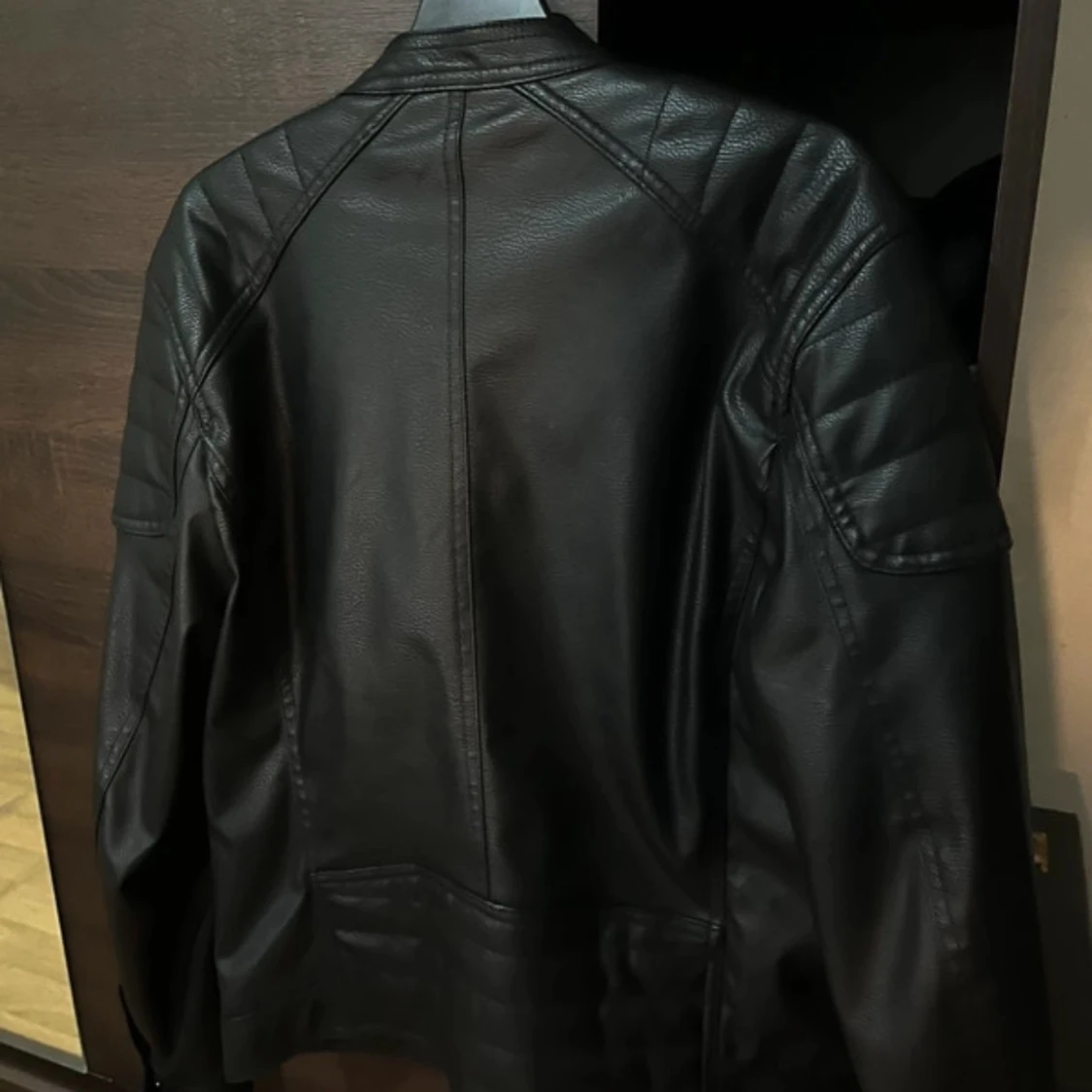 Svart skinnjacka  - 4