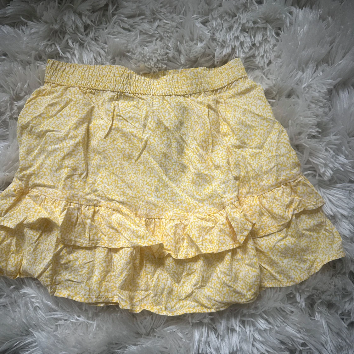 Gul volangkjol från JDY