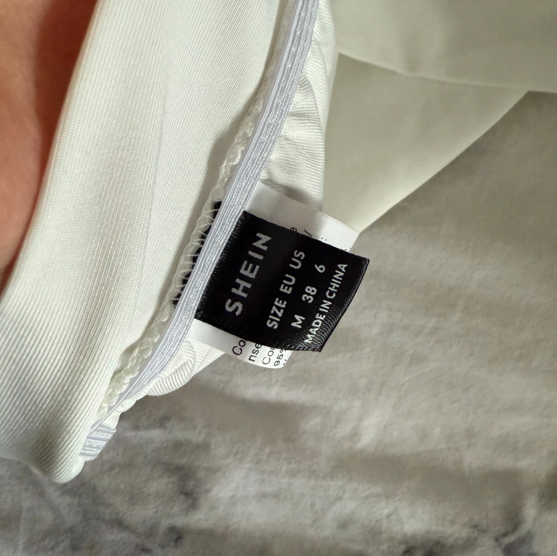 Vit topp med knyt från SHEIN - 1