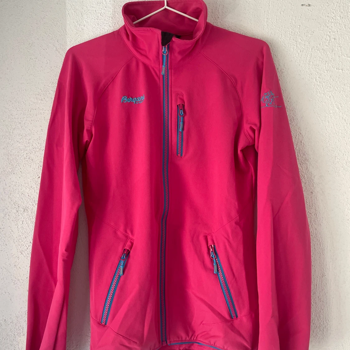 Rosa vindjacka från Bergans