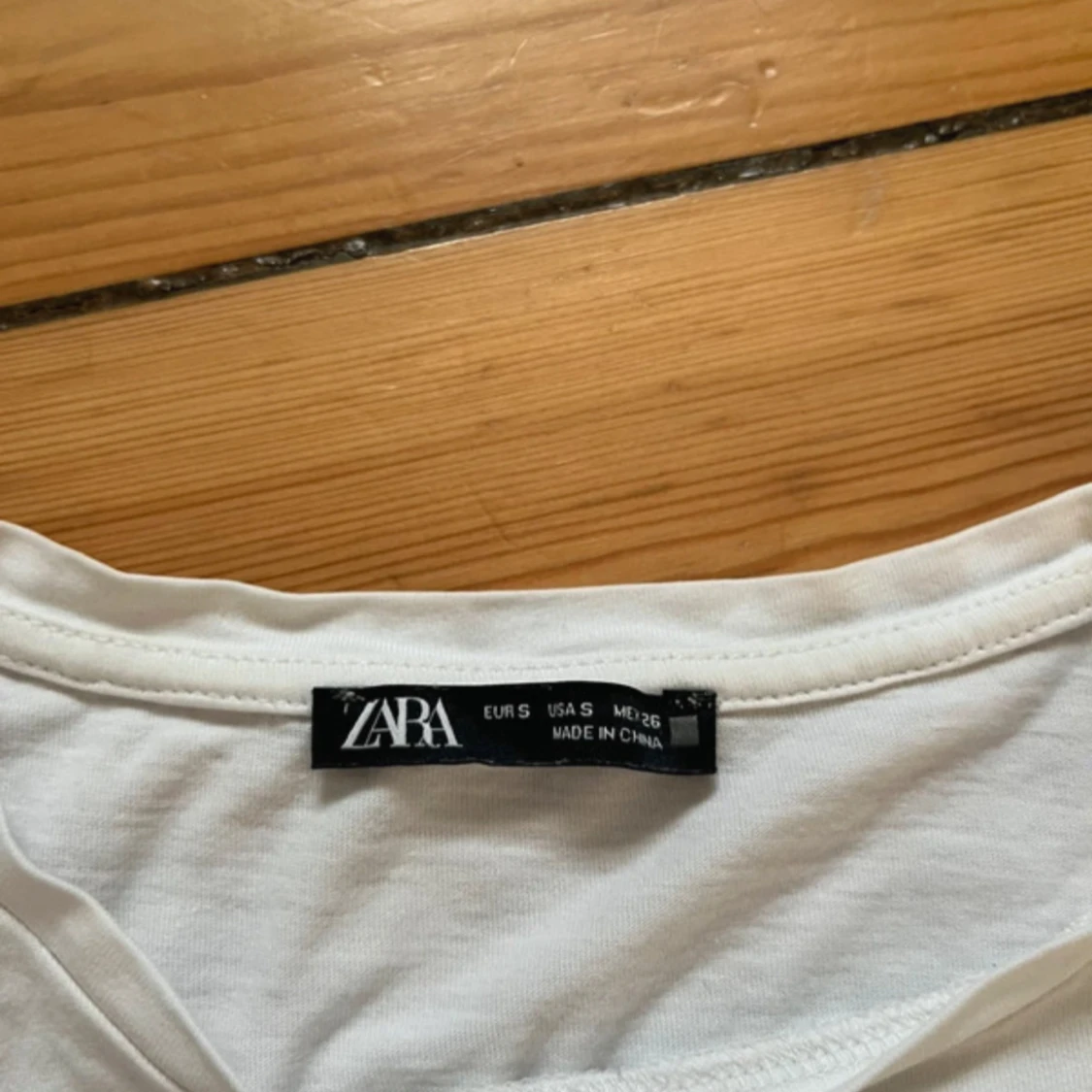 Vit t-shirt med spets från Zara - 3