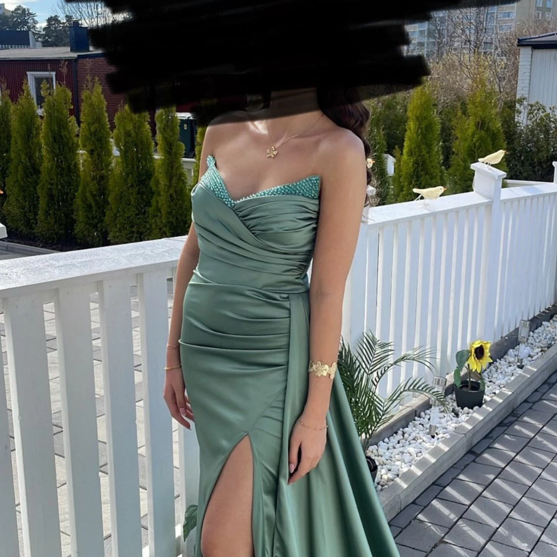 Grön långklänning med slits