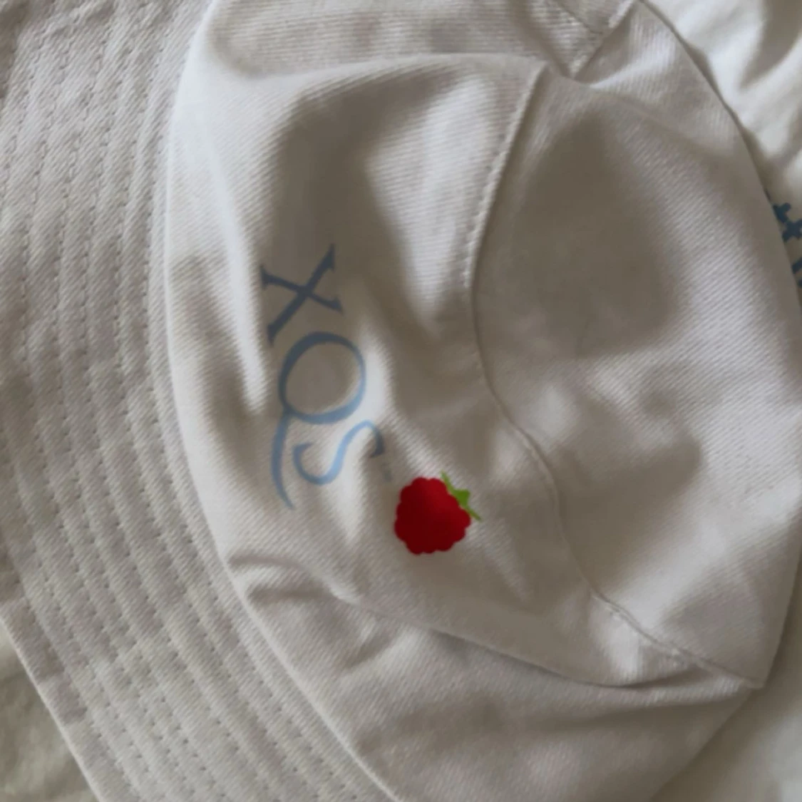 Vit XQS t-shirt med färggrafiskt tryck - 3