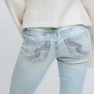 Ljusblå bootcut jeans  - Säljer dessa jeans från Gina Young 14+ storlek XS helt slutsålda! Helt nya med prislapp då de var för små för mig! Ultra low waist