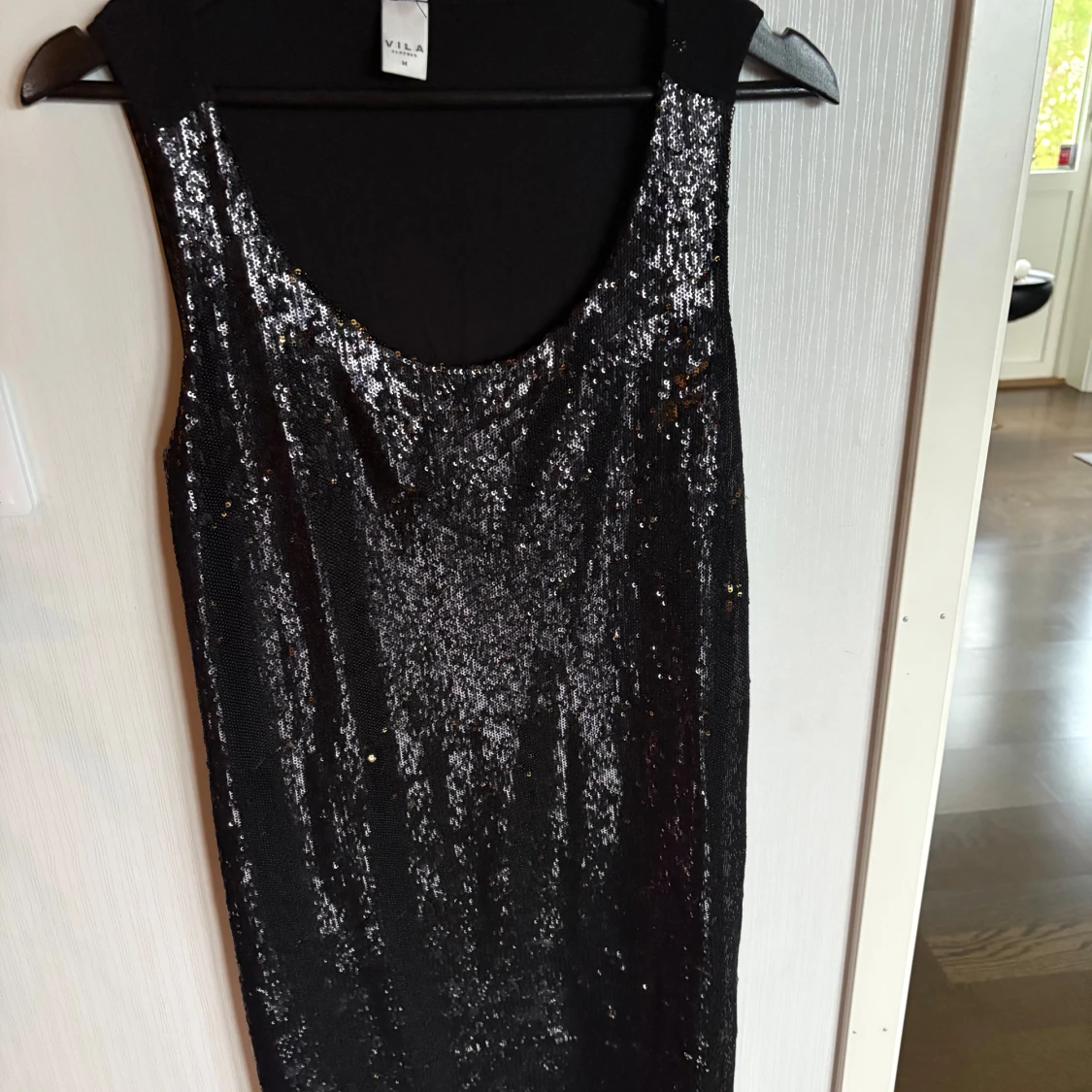 Svart paljettklänning från Vila