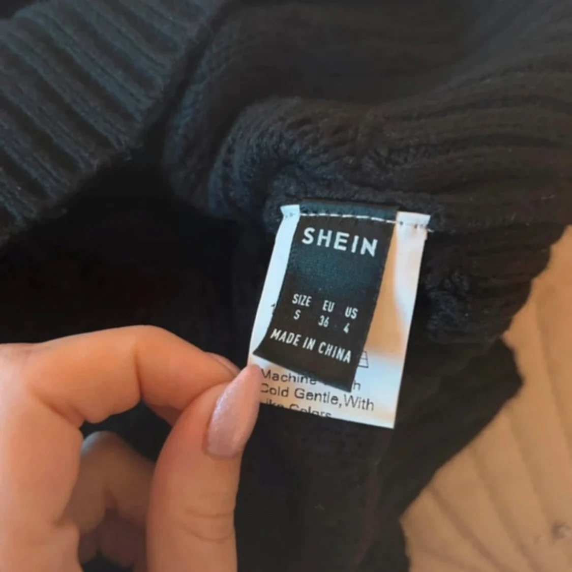 Svart stickad polotopp från SHEIN - 1