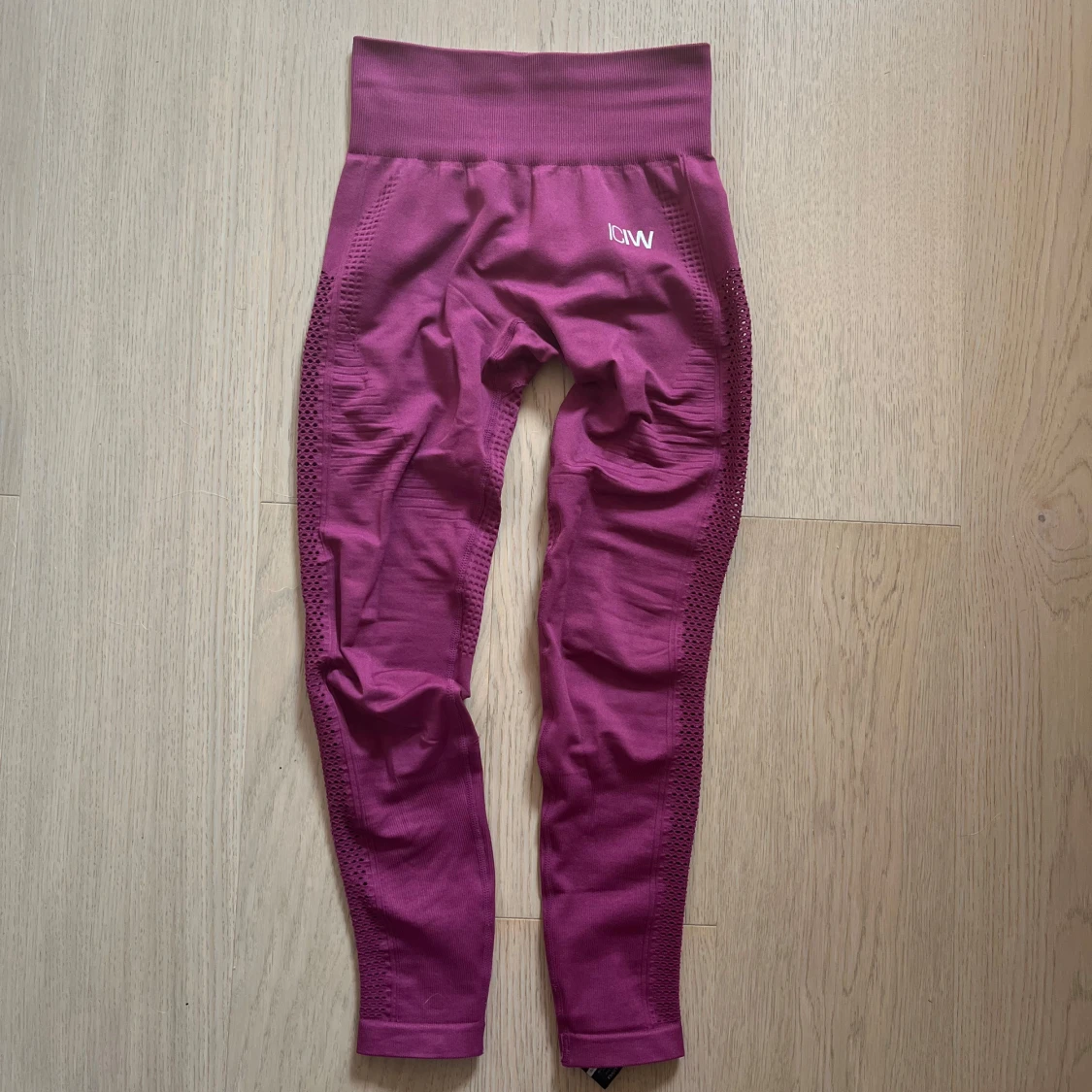 Vinröda seamless tights från ICANIWILL - 1