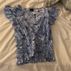 Gina topp - söt topp från gina tricot, aldrig använt🥰
