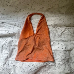 Orange topp  - Supersnygg orange topp, köpt second hand💓💓Skulle tro att storleken är XS-S