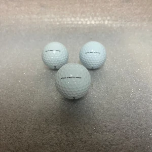 Golfbollar till bra priser⛳️🏌️‍♂️ PRISER👇 - PRIS:  Titleist blandade 7 kr/st Pro v1/x : 14kr/st Callaway blandade 7 kr/st Chrome soft/x 14kr/st Trippeltrack 15k/st Taylormade blandade 7 kr/st  Tp5/x 14kr/st Tp5 pix 15kr/st Srixon blandade 7kr/st Z-star 10kr/st  Brigestone 7kr/st Wilson/ stuff 7kr/st  Färgade bollar (finare märken) 10kr/st Färgade bollar (sämre märken) 7kr/st Vice 10kr/st  Florida bollar A/B 5kr/st Florida bollar C/D 3kr/st Mvh Egil