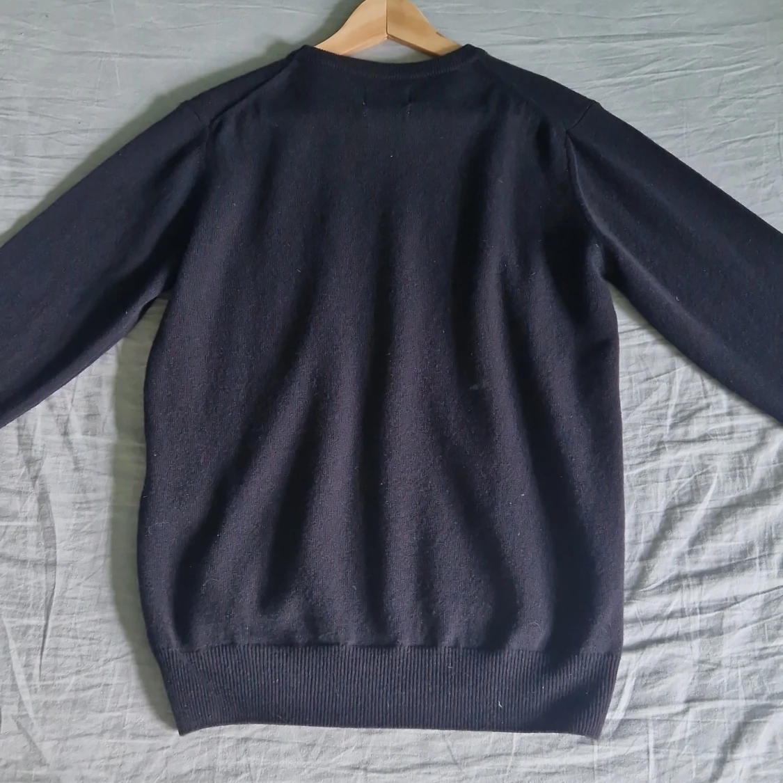 Svart lammullströja från GANT - 1