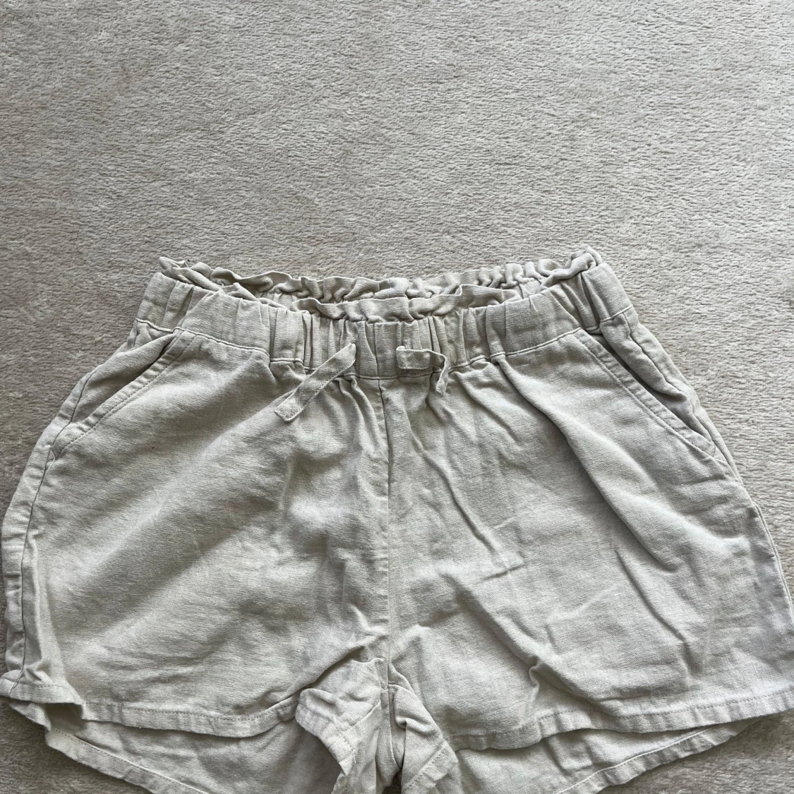 Beige linneshorts från Lindex Kids