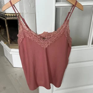Rosa spetslinne - Rosa spetslinne från Vero Moda. Pris kan alltid diskuteras❤️