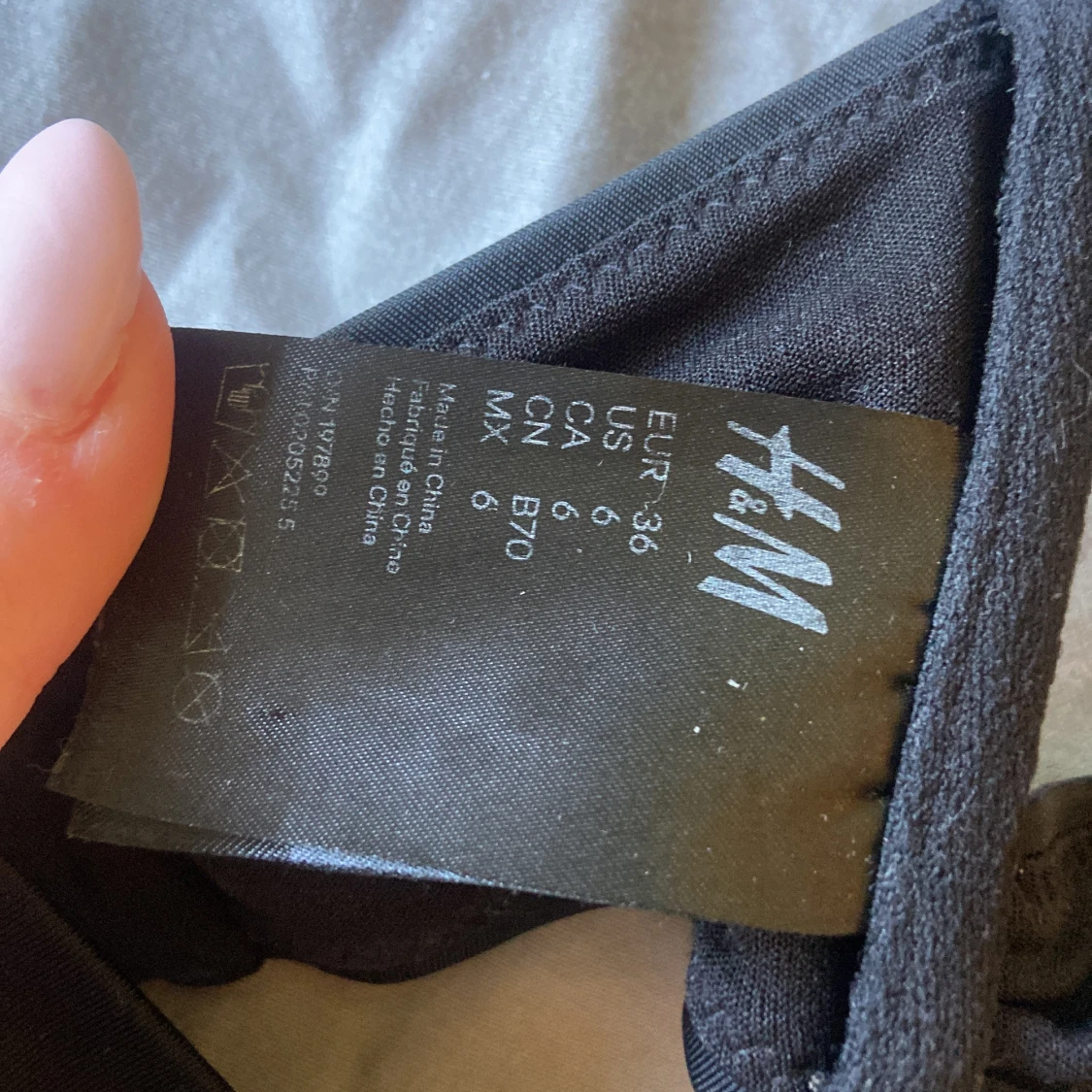 Svart bikiniöverdel från H&M med knyt - 2
