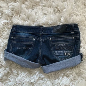 Vintage shorts  - Snygga unika detaljer, storlek xs men passar även xxs, 
