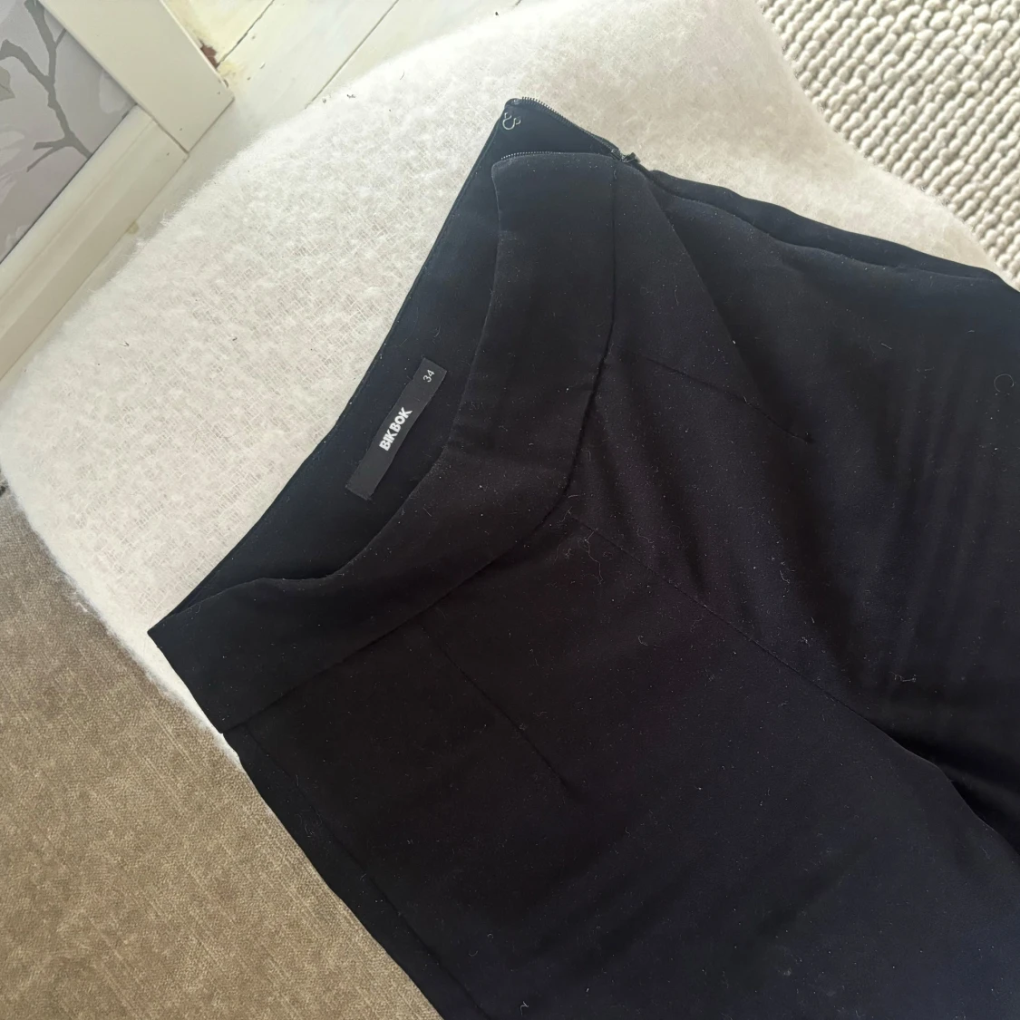 Svarta wide byxor från Bik Bok - 2