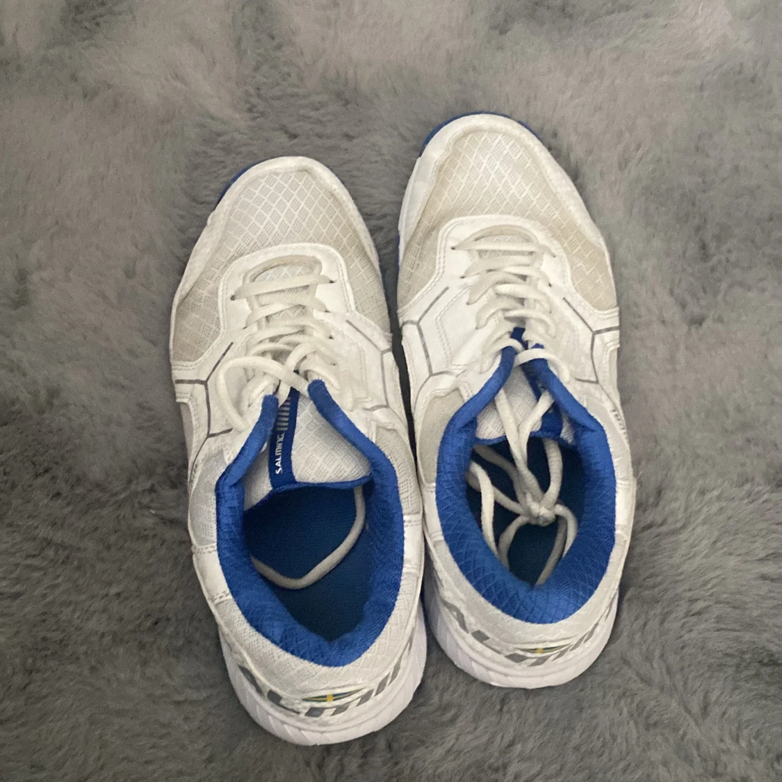 Vita och blå sneakers från Salming - 3