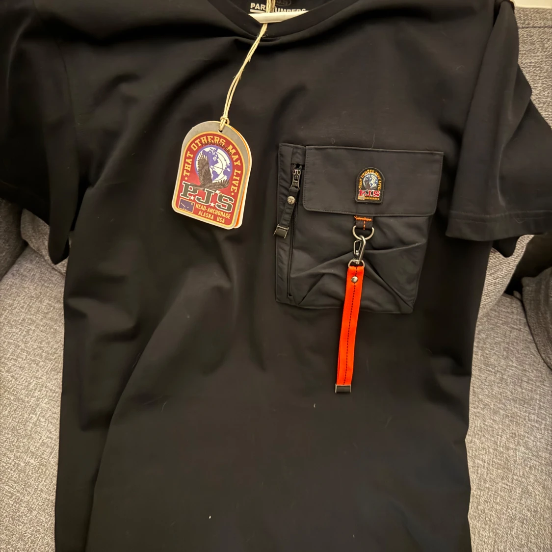 Svart t-shirt från Parajumpers med ficka äkta