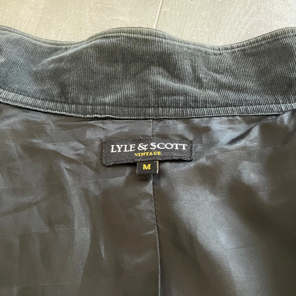 Svart jacka från Lyle & Scott - 2