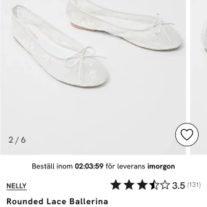 Vita spetsballerinaskor från Nelly - Vita ballerinaskor från Nelly i storlek 39. Använda bara en gång så de är som helt nya, då de inte passade mig. Pris går att diskutera!