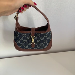 Gucci väska  - Gucci väska. Priset kan diskuteras. Äkta läder. 