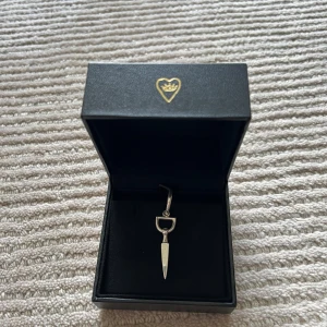 Maria Nilsdotter örhänge  - Superfint Maria Nilsdotter örhänge. Box ingår. Endast testad!