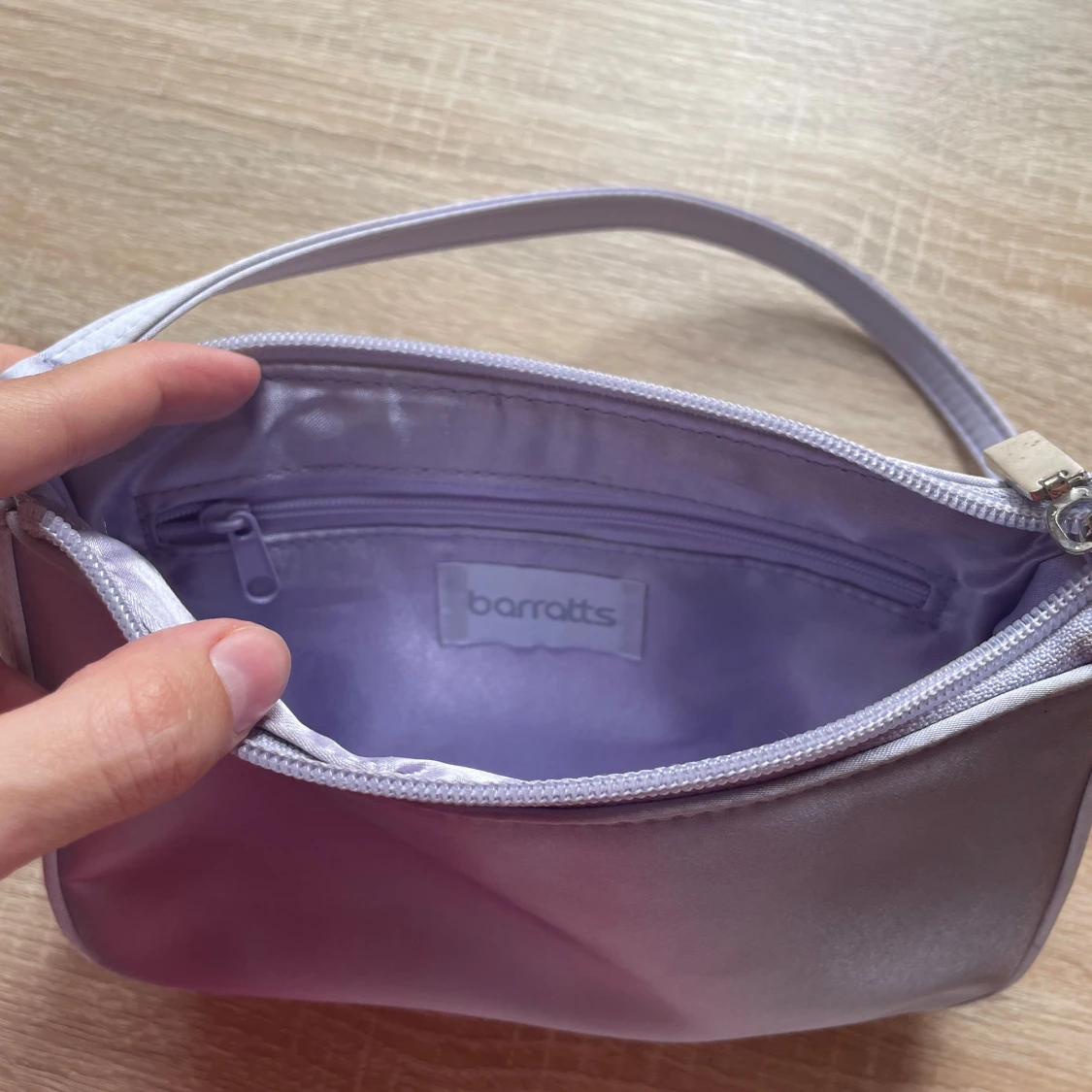 Ljuslila axelväska från Barratts - 1