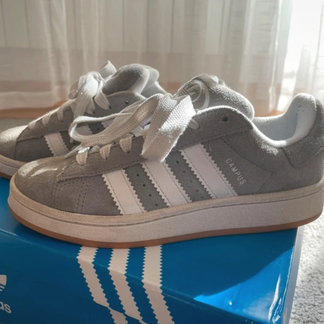 Grå Adidas Campus sneakers - 1