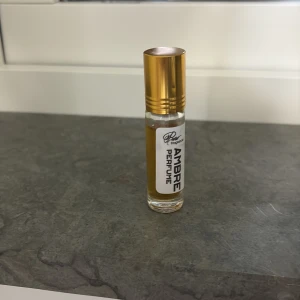 Ambre Parfym-olja  - Säljer en sällsynt parfym-olja av lukten amber. Det är en 100% extract och är hämtad från Marrocko!