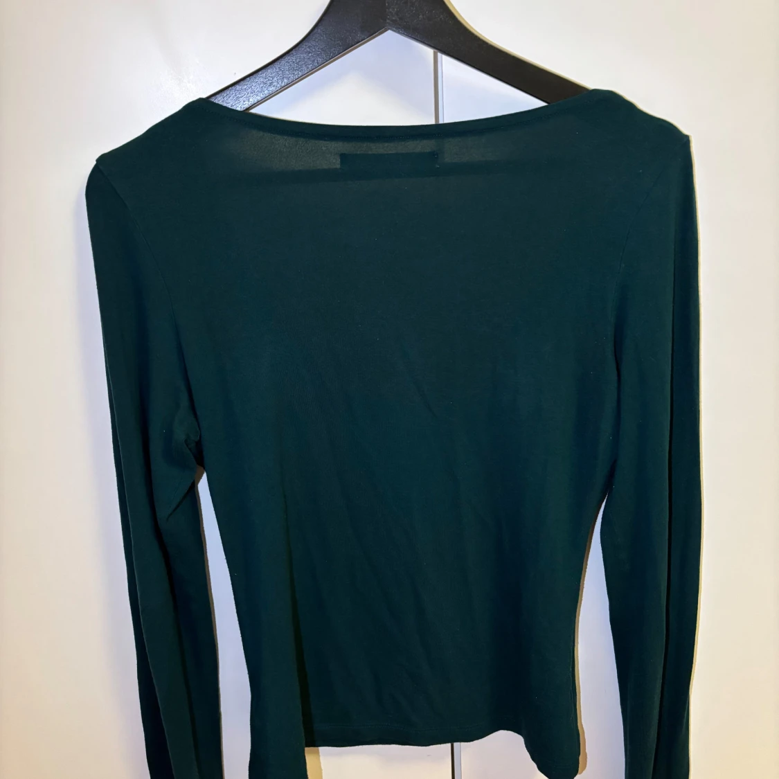 Mörkgrön långärmad topp från Bik Bok - 1