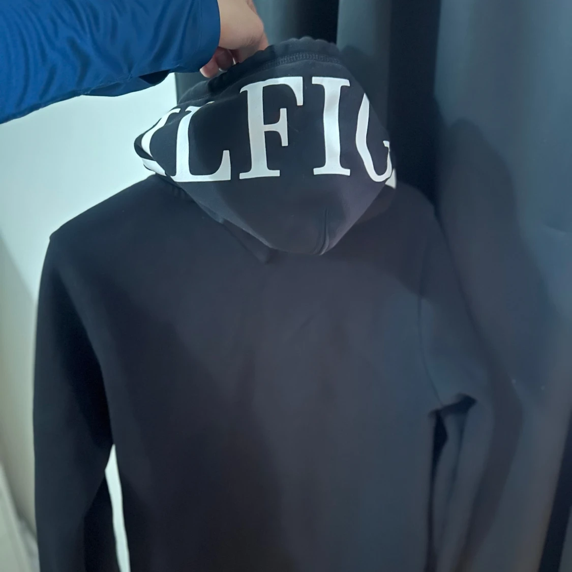 Svart hoodie från Tommy Hilfiger - 3