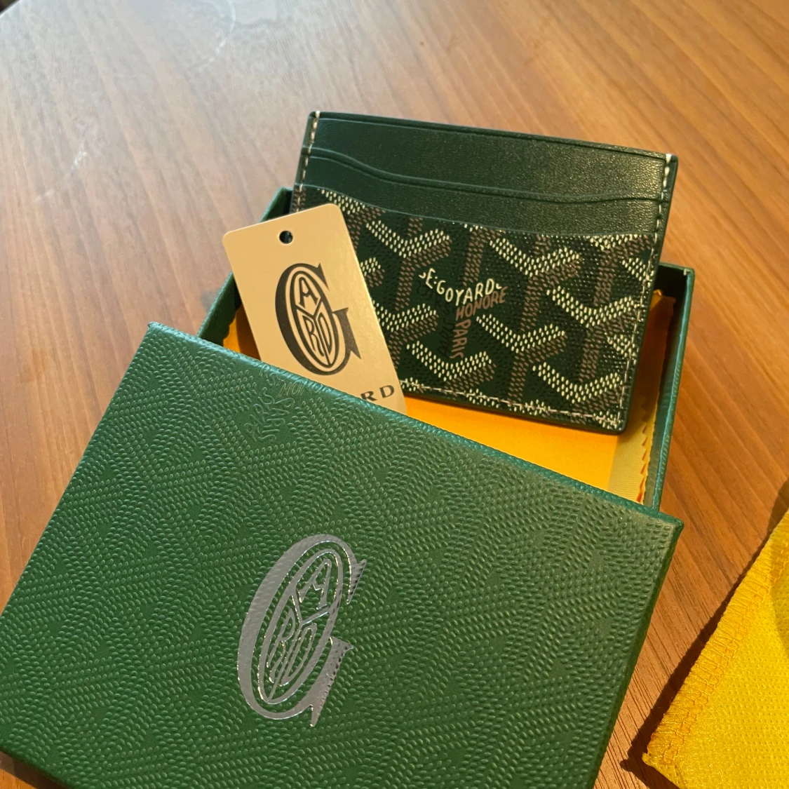 Grå necessär och grön korthållare  - 1